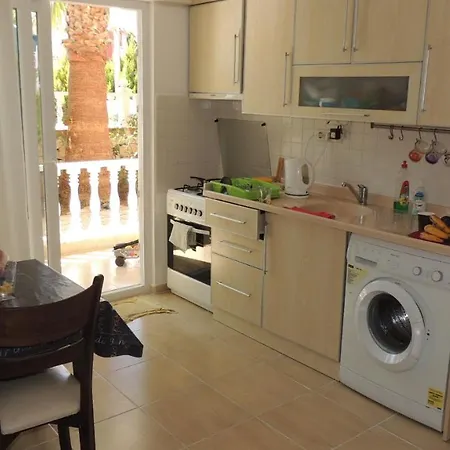 Appartement Huge 3 Bedroom Apartment, 100 Metres From Beach, Mavisehir, *