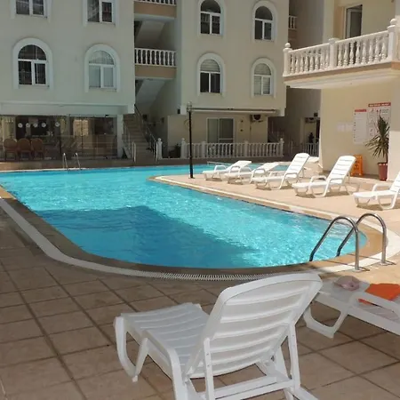Huge 3 Bedroom Apartment, 100 Metres From Beach, Mavisehir,