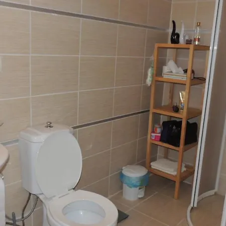 Huge 3 Bedroom Apartment, 100 Metres From Beach, Mavisehir, Appartamento