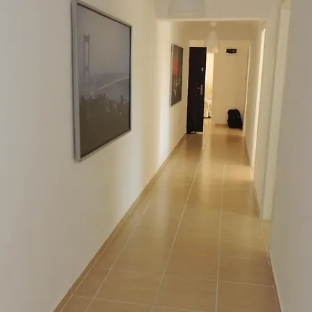 Appartamento Huge 3 Bedroom Apartment, 100 Metres From Beach, Mavisehir, *